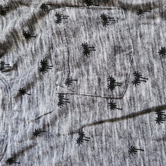 Boys Urban Tee - Size Medium (10-12) - Picture 2 of 4